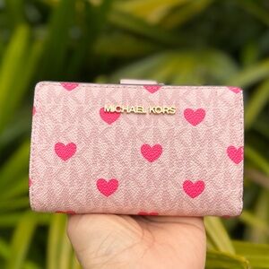 Michael Kors Jet Set Travel MD Bifold Coin Zipper Pink Heart Wallet
